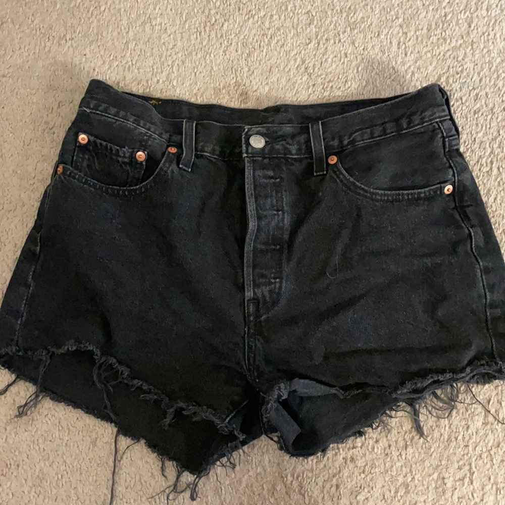 Women’s black 501 high rise Levi shorts